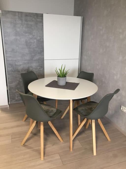 Modern Eingerichtetes Apartment Naehe Hauptbahnhof Брауншвейг Экстерьер фото